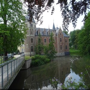 Kasteel de Renesse aan de brug over de slotgracht